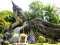 游老挝神秘佛像公园 体验“上天堂下地狱”